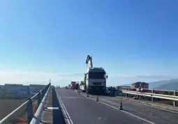 Lavori sul cavalcaferrovia alla rotatoria di Loreto